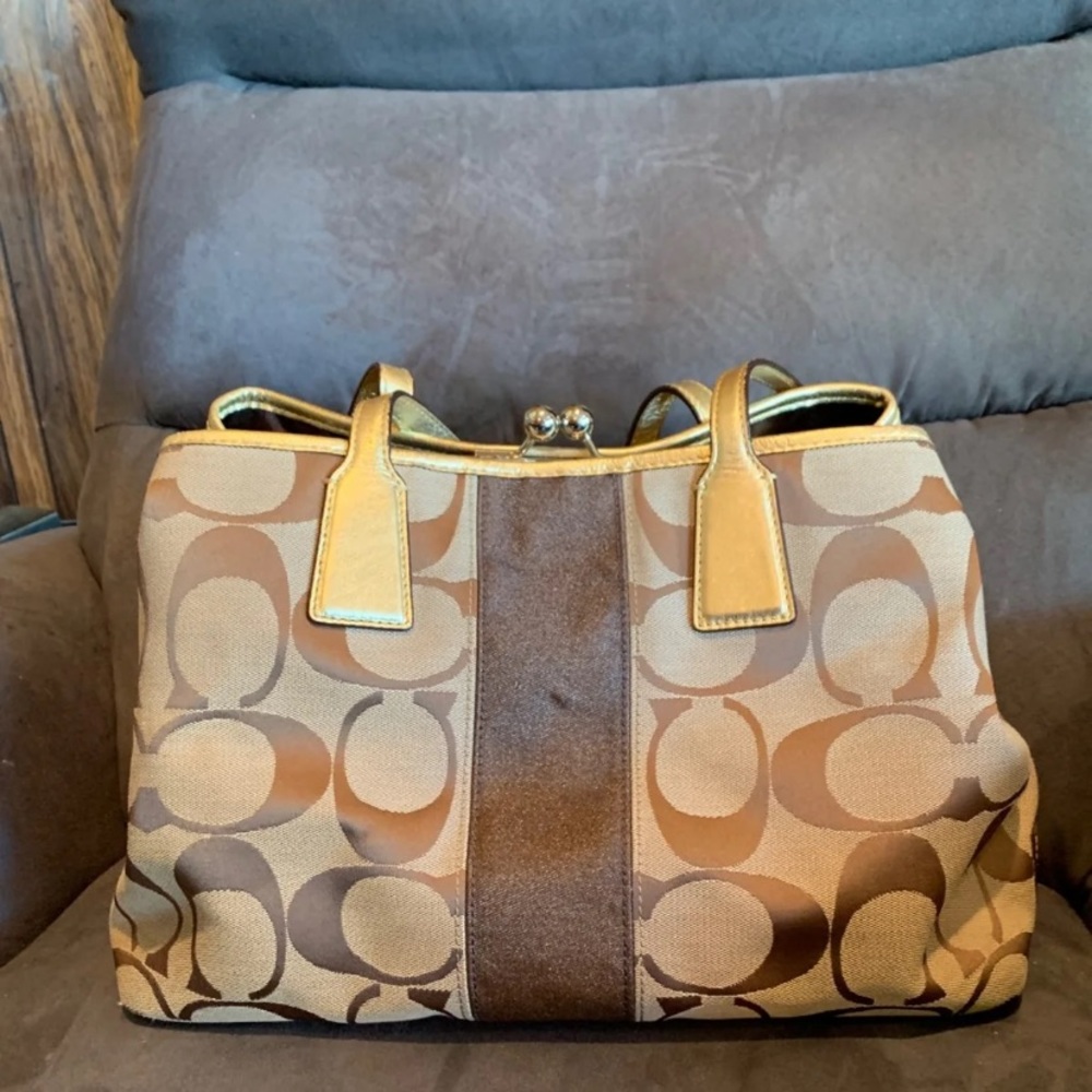 Coach purse - Picture 2 of 3